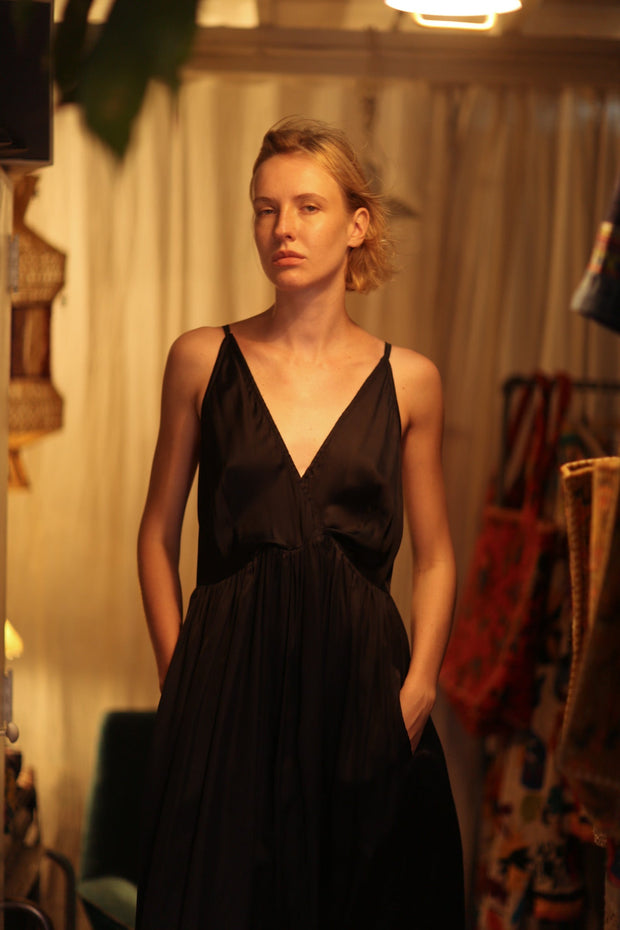 LILY SILK DRESS SOLID BLACK
