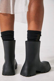 RAIN CHECK RUBBER BOOTS X FREE PEOPLE - sustainably made MOMO NEW YORK sustainable clothing, boots slow fashion